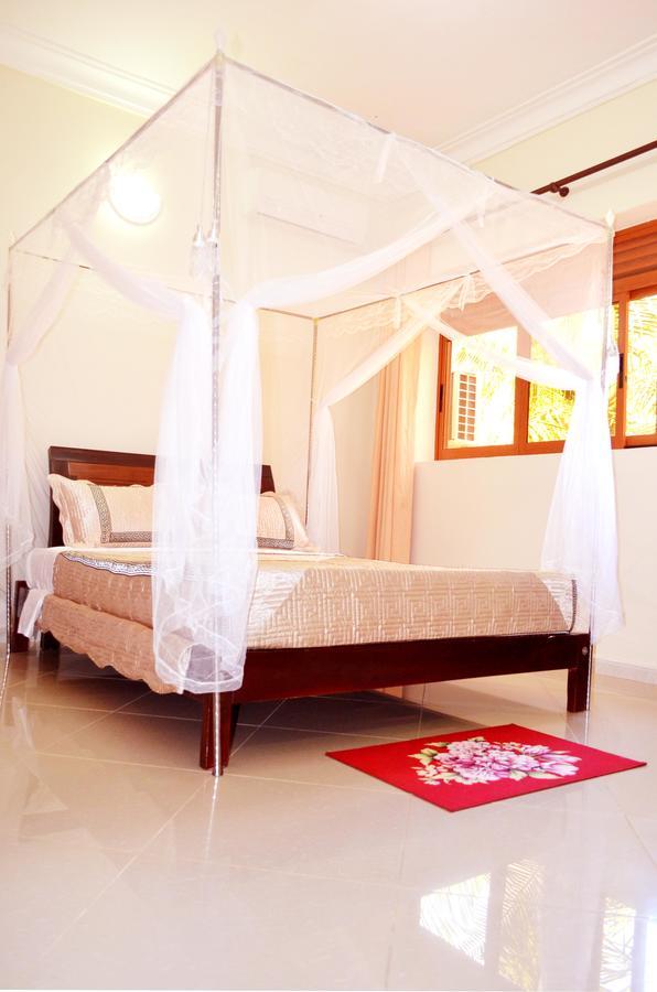 The Palms Beach Hotel And Restaurant Limited Entebbe Zewnętrze zdjęcie